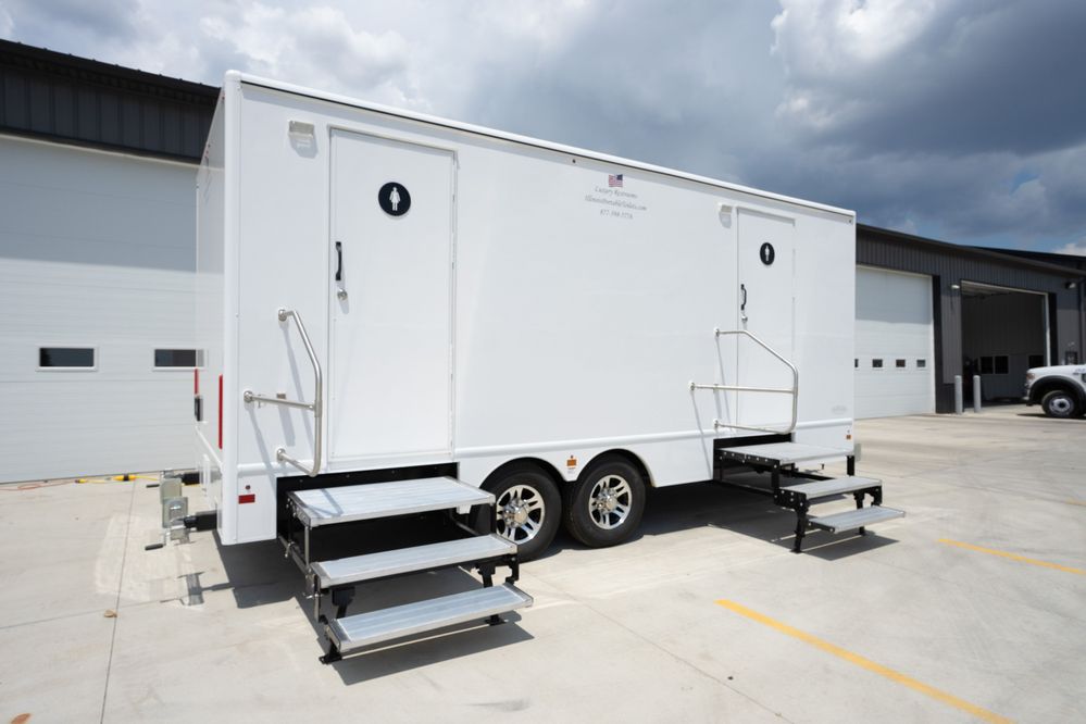 Illinois Portable Toilets | VIP Wedding Restrooms