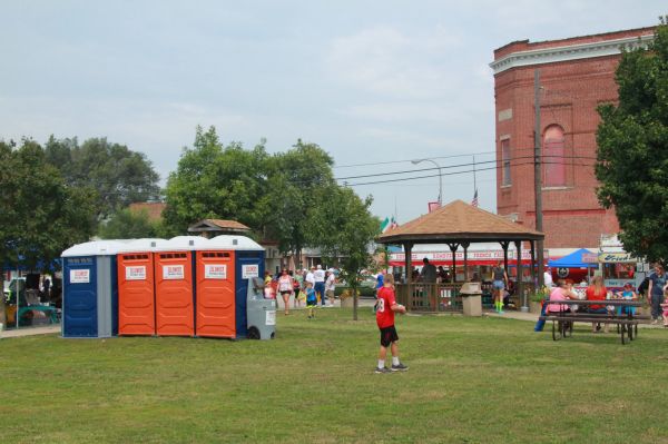 rentable portable toilets for large events